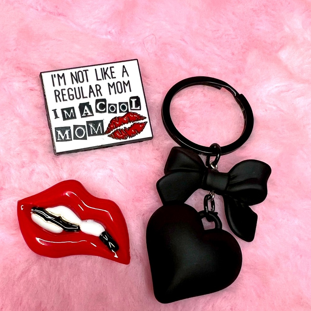Cute mom fashion pins and key chain bundle 🖤♥️ - Picture 2 of 4
